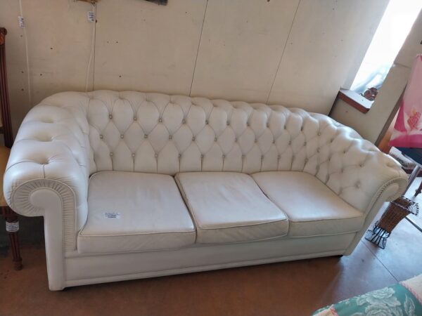 Divano chesterfield